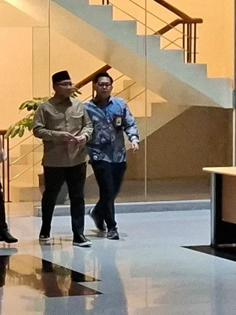 Eks Menag Yaqut Usai Diperiksa KPK