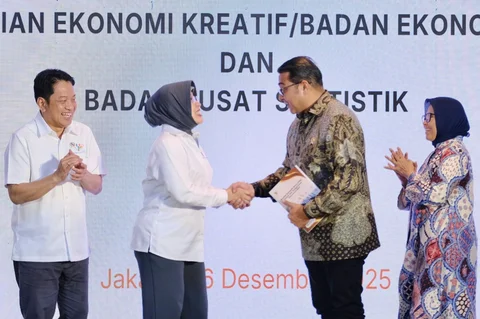 Kementerian Ekonomi Kreatif/Badan Ekonomi Kreatif menerima laporan statistik ekonomi kreatif dari Badan Pusat Statistik