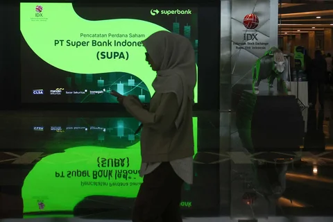 Pencatatan saham perdana Superbank di Bursa Efek Indonesia (IDX), Jakarta, Rabu (17/12/2025).
