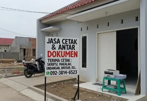 usaha depan rumah (created by AI)