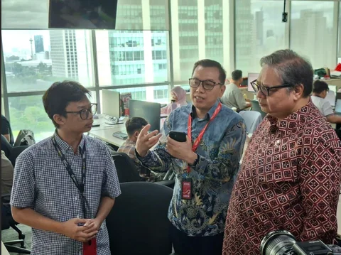 Momen Menko Airlangga Mengunjungi dan Menyapa Peserta Magang Nasional di Vidio