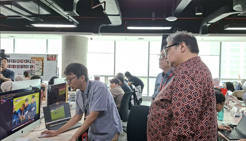 Momen Menko Airlangga Mengunjungi dan Menyapa Peserta Magang Nasional di Vidio