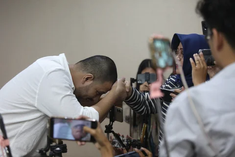 Terpidana Ammar Zoni saat menjalani sidang perdana kasus dugaan peredaran narkotika di dalam Lembaga Pemasyarakatan (Lapas) di Pengadilan Negeri Jakarta Pusat, Kamis (18/12/2025).<br />Merdeka.com/ arie basuki