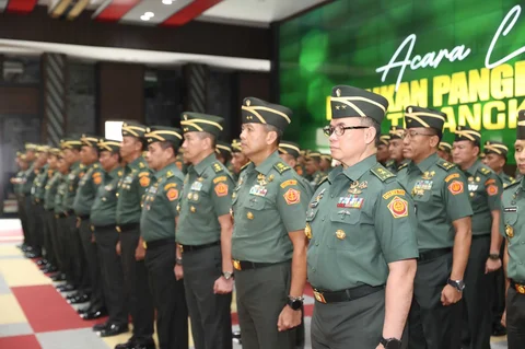 Kenaikan Pangkat 80 Perwira Tinggi (Pati) TNI AD di Markas Besar Angkatan Darat (Mabesad), Jakarta, Senin (01/12/2025).