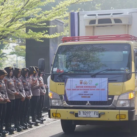 Solidaritas Polda Jabar untuk Sumatera, Kirim 9 Truk Bantuan Vital untuk Para Penyintas Bencana