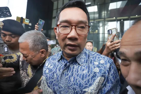 Mantan Gubernur Jawa Barat Ridwan Kamil usai menjalani pemeriksaan di Gedung Merah Putih KPK, Jakarta, Selasa (02/12/2025).