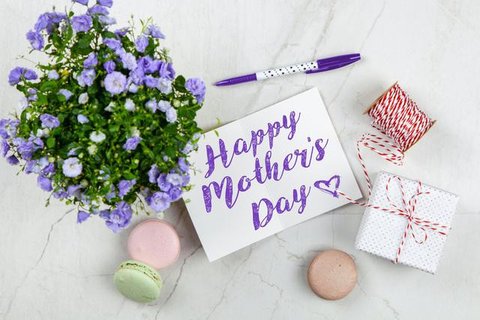 Merayakan Hari Ibu Internasional bocah ini menulis surat untuk ibunya. Bukannya gemas, netizen malah geram melihat tulisannya. (Ilustrasi: ThoughtCo)
