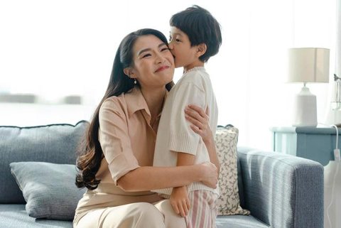 Merayakan Hari Ibu Internasional bocah ini menulis surat untuk ibunya. Bukannya gemas, netizen malah geram melihat tulisannya. (Ilustrasi: ThoughtCo)