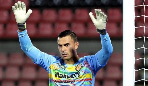 Emil Audero (paling kiri atas) bersama skuad Cremonese di pertandingan Liga Italia 2025/2026. (X/Cremonese)