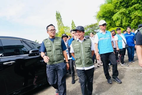 Kepala Badan Pengelola Badan Usaha Milik Negara (BP BUMN) sekaligus COO Danantara Dony Oskaria dan Direktur Utama BRI Hery Gunardi hadir secara langsung melepas keberangkatan Relawan Tanggap Bencana BRI