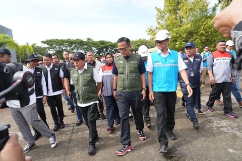 Kepala Badan Pengelola Badan Usaha Milik Negara (BP BUMN) sekaligus COO Danantara Dony Oskaria dan Direktur Utama BRI Hery Gunardi hadir secara langsung melepas keberangkatan Relawan Tanggap Bencana BRI