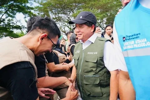 Kepala Badan Pengelola Badan Usaha Milik Negara (BP BUMN) sekaligus COO Danantara Dony Oskaria dan Direktur Utama BRI Hery Gunardi hadir secara langsung melepas keberangkatan Relawan Tanggap Bencana BRI