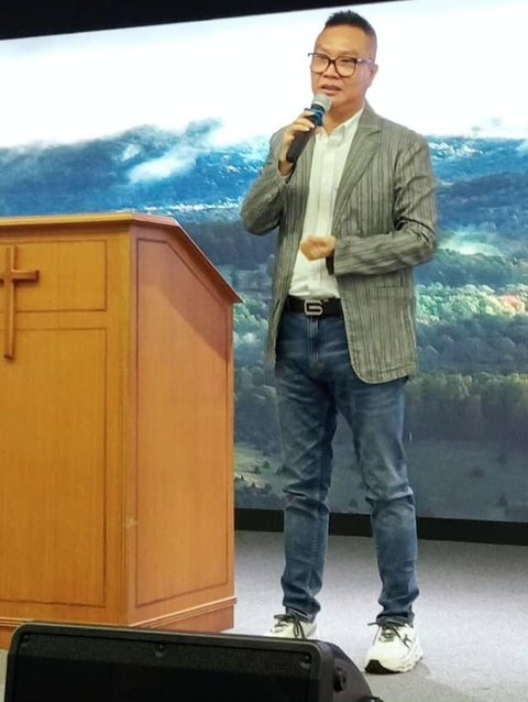 Meski muslim, mereka lahir di hari yang sama dengan Yesus Kristus, Tuhan umat Kristen.