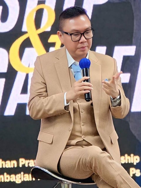 Meski muslim, mereka lahir di hari yang sama dengan Yesus Kristus, Tuhan umat Kristen.