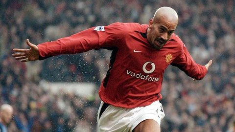 6. Juan Sebastian Veron - Pemain asal Argentina ini diboyong Sir Alex Ferguson dari klub Serie A, Lazio. Harga Veron kala itu mencapai 38,34 juta pounds atau sekitar Rp727 miliar. (Laurenc