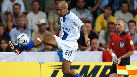 6. Juan Sebastian Veron - Pemain asal Argentina ini diboyong Sir Alex Ferguson dari klub Serie A, Lazio. Harga Veron kala itu mencapai 38,34 juta pounds atau sekitar Rp727 miliar. (Laurenc