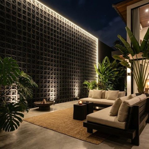 Desain Teras Minimalis Dengan Dinding Roster Agar Sirkulasi Udara Adem, (Foto: AI)