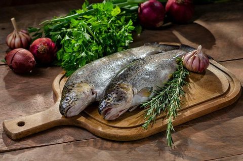 Pilih Ikan Segar, Kunci Awal Tekstur Terjaga. Foto: Gemini
