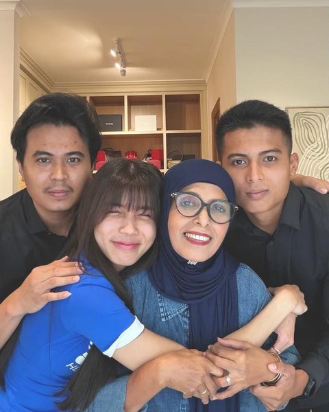 Potret Artis Unggah Momen Peringati Hari Ibu 2025 / Instagram @lestikejora