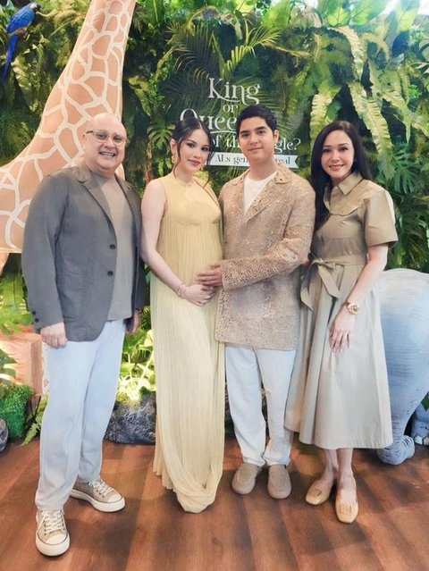 Potret keluarga besar Al Ghazali-Alyssa Daguise di momen gender reveal. [Foto: IG/@maiaestiantyreal]