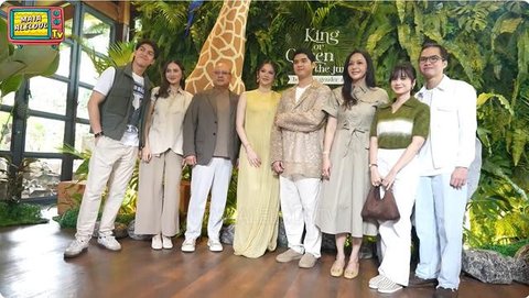 Potret keluarga besar Al Ghazali-Alyssa Daguise di momen gender reveal. [Foto: IG/@maiaestiantyreal]