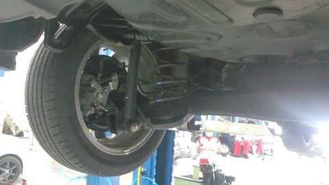 Wibowo Santosa dari Permaisuri Ban akan memberikan informasi pentingnya melakukan spooring dan balancing