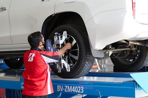 Wibowo Santosa dari Permaisuri Ban akan memberikan informasi pentingnya melakukan spooring dan balancing