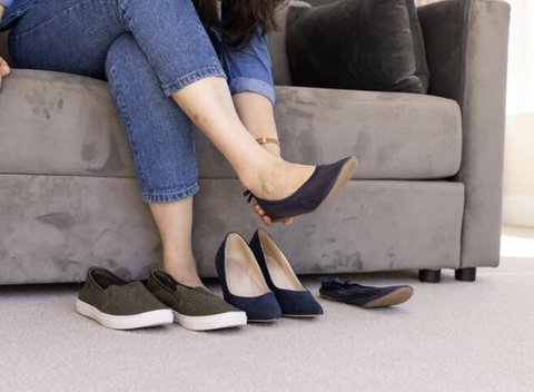 mimpi beli sepatu baru Ilustrasi dibuat AI