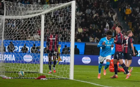 Pemain Napoli David Neres usai mencetak gol selama pertandingan final Piala Super Italia antara Napoli dan Bologna di Riyadh, Arab Saudi, Senin (2/12/2025).