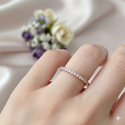 Cincin Emas Minimalis Bertabur Batu Berlian Kecil