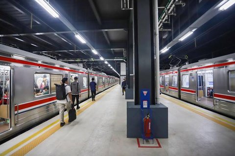 Stasiun-stasiun tersebut adalah Stasiun Dukuh Atas, Setiabudi, Rasuna Said, Kuningan, Pancoran, Cikoko, Ciliwung, Cawang, TMII, Kampung Rambutan, Ciracas, Harjamukti, Halim, Jatibening Baru,