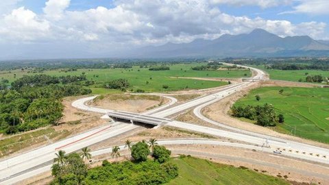 Pandangan udara Off Ramp Jatiwaringin Tol Becakayu yang mulai beroperasi, Selasa (25/10/2022). Kepala Dishub DKI Jakarta Syafrin Liputo mengungkapkan rekayasa lalu lintas dilakukan karena Off