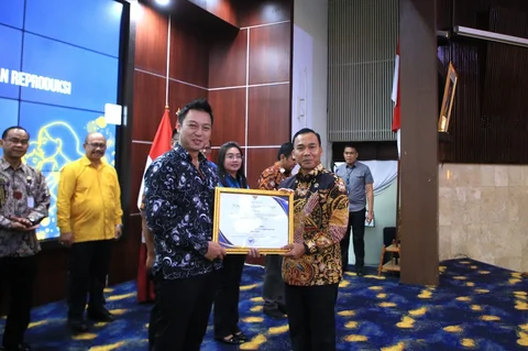 Menteri Kependudukan dan Pembangunan Keluarga/Kepala BKKBN Wihaji saat kegiatan Berbagi Praktik Baik Program Keluarga Berencana dan Kesehatan Reproduksi pada peringatan Hari Ibu 2025 di kantor Kemendukbangga/BKKBN, Selasa (23/12/2025).