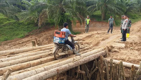 Jembatan Armco di Dusun Leupon, Gampong Bukit Kuta, Aceh Timur, Selasa (23/12/2025).