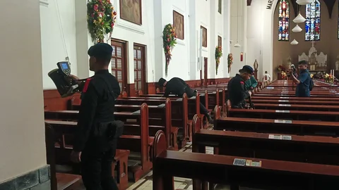 Menjelang Malam Natal, Katedral Santo Petrus Bandung Bersiap Sambut Umat