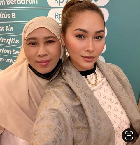 Potret Ibunda Inul Daratista yang Awet Muda/ Instagram @inul.d