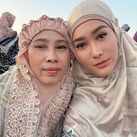 Potret Ibunda Inul Daratista yang Awet Muda/ Instagram @inul.d