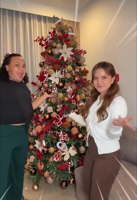Pohon Natal Artis Indonesia. Instagram