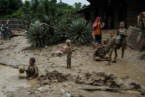Menteri Keuangan (Menkeu) Purbaya Yudhi Sadewa memimpin sidang perdana debottlenecking di Kantor Pusat Kementerian Keuangan, Jakarta Pusat, Senin (23/12/2025). (Liputan6.com/Tira)