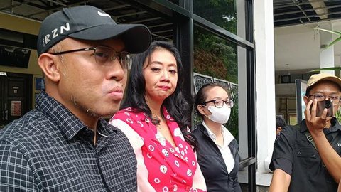 Potret Tasya Farasya dan Ahmad Assegaf hadiri acara sekolah anak usai ambil rapor. [Foto: IG/@tasyafarasya]