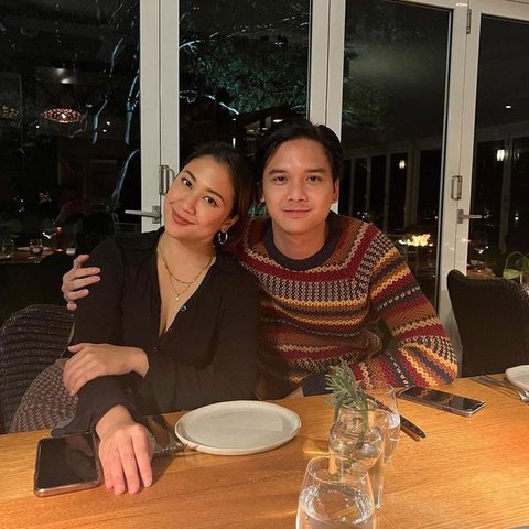 Potret Tasya Farasya dan Ahmad Assegaf hadiri acara sekolah anak usai ambil rapor. [Foto: IG/@tasyafarasya]