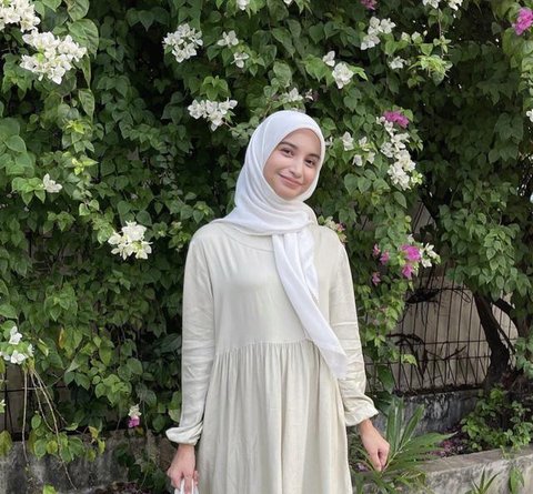 Potret Tasya Farasya dan Ahmad Assegaf hadiri acara sekolah anak usai ambil rapor. [Foto: IG/@tasyafarasya]