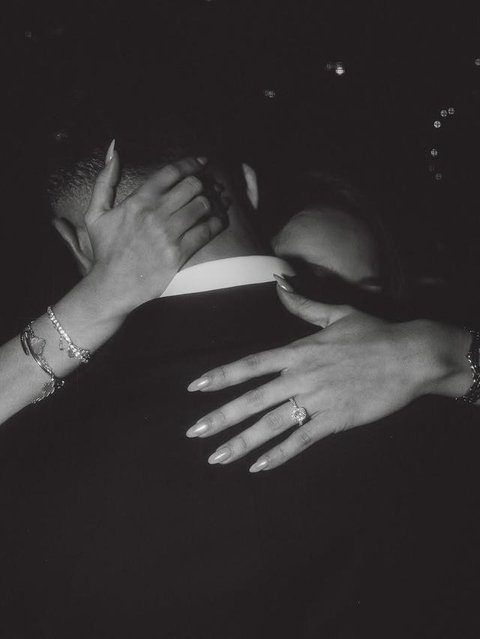 Foto Detail Cincin Syifa Hadju saat Dilamar El Rumi, Elegan dengan Berlian Mewah 3.01 Karat (sumber: Instagram/syifahadju)