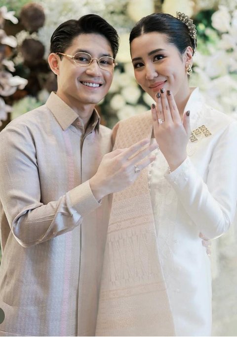 Foto Detail Cincin Syifa Hadju saat Dilamar El Rumi, Elegan dengan Berlian Mewah 3.01 Karat (sumber: Instagram/syifahadju)
