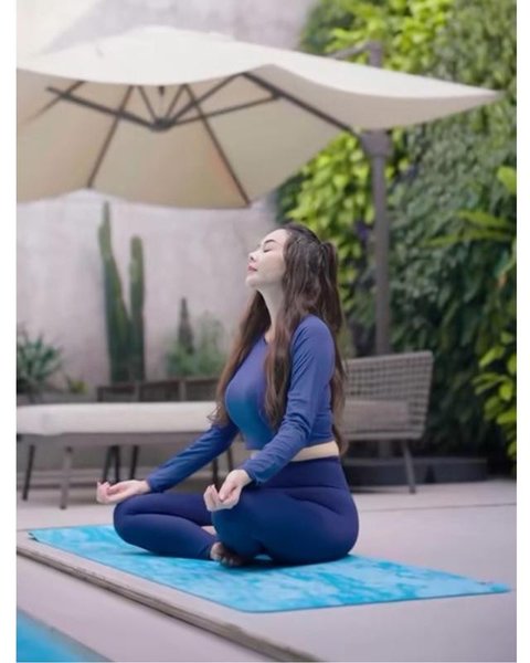 Potret area kolam renang rumah Aura Kasih. [TikTok: @sunnyaurakasih]
