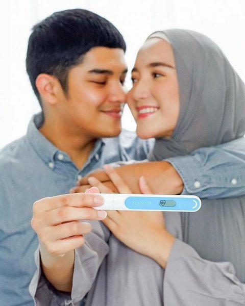 Alyssa Daguise dan Al Ghazali umumkan kehamilan anak pertama melalui unggahan video di media sosial. [Foto: instagram/ Alyssa]