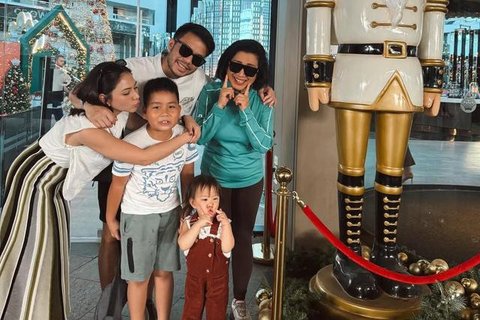 Sejumlah artis Indonesia merayakan Natal 2025 di luar negeri, memperlihatkan momen kehangatan bersama keluarga tercinta.