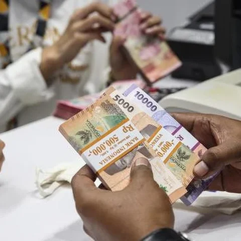 Bekerja sama dengan berbagai perbankan, Bank Indonesia membuka layanan penukaran uang rupiah pada momen Ramadan dan jelang perayaan Idul Fitri 1446 Hijriah. (Liputan6.com/Angga Yuniar)