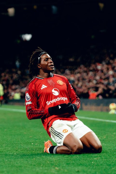 Eskpresi kebahagiaan Patrick Dorgu setelah mencetak gol ke gawang Newcastle United dalam lanjutan Liga Inggris 2025/2025 di Old Trafford, Sabtu (27/12/2025) dini hari WIB. (DOK. x/MU)
