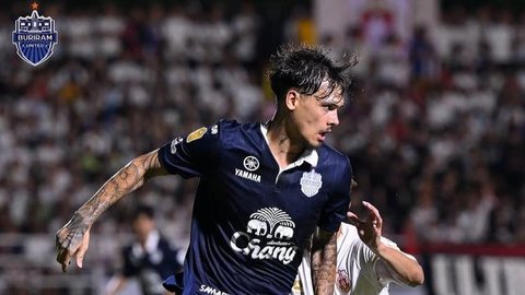 Aksi Sandy Walsh bersama Buriram United di musim 2025/2026. (Instagram/sandywalsh)